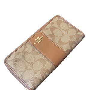 Coach Brown/Tan Signature Continental Zip Wallet EXCELLENT condition